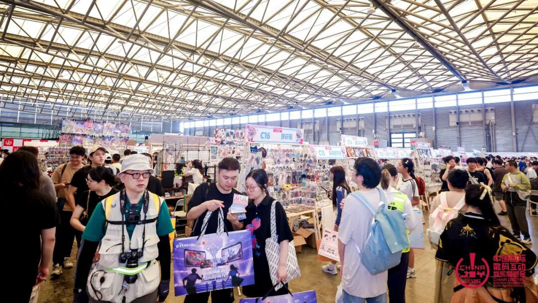 与AI同游!2026年第二十三届ChinaJoy盛大开幕! https://cms3.chinajoy.net/157/upload/resources/image/103371.jpg?token=Bearer eyJhbGciOiJIUzUxMiJ9.eyJpc3MiOiJlY2hpc2FuIiwic3ViIjoie1wiY2xpZW50XCI6XCJXRUJcIixcInR5cGVcIjpcIlVTRVJcIixcIm5hbWVcIjpcInVzZXIyX2FwaVwiLFwic2lnbmF0dXJlXCI6bnVsbCxcImV4cGlyZXNfaW5cIjoxODAwMDAwMH0iLCJpYXQiOjE3ODU1NzI3NDYsImV4cCI6MTc4NTU5MDc0Nn0.HPnAxiidYD1k7VkgJAD_0D0Wu1tmwQ6G_gTyksby3y2UZCbUy9DUdn6tHTLCCrc3fJB-Ny2umh8wrpsCHGvtJw